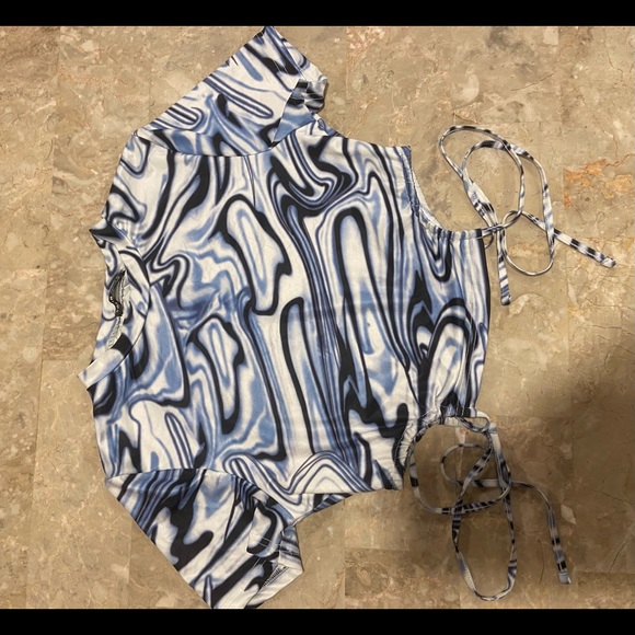 Crop Stylish Top👚 - Picture 2 of 3